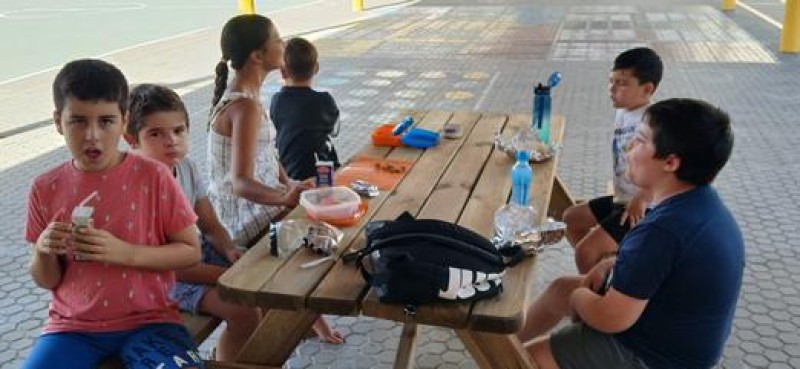 Nuevas mesas de picnic para disfrutar del patio