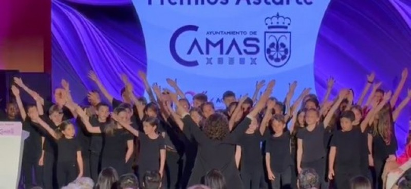 El coro del CEIP Juan Rodríguez Berrocal emociona en los Premios Astarté