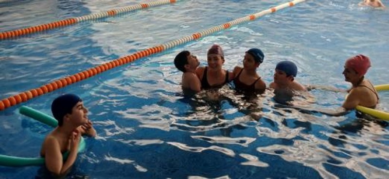 El Aula Mágica inicia su programa de salidas a la piscina