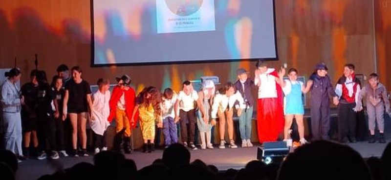 El alumnado de 6º celebra el Día del Libro con la obra “Te pillé, Caperucita”