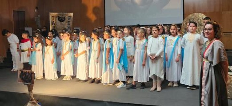 “Tartessos en femenino” vuelve a emocionar en el Ayuntamiento de Camas